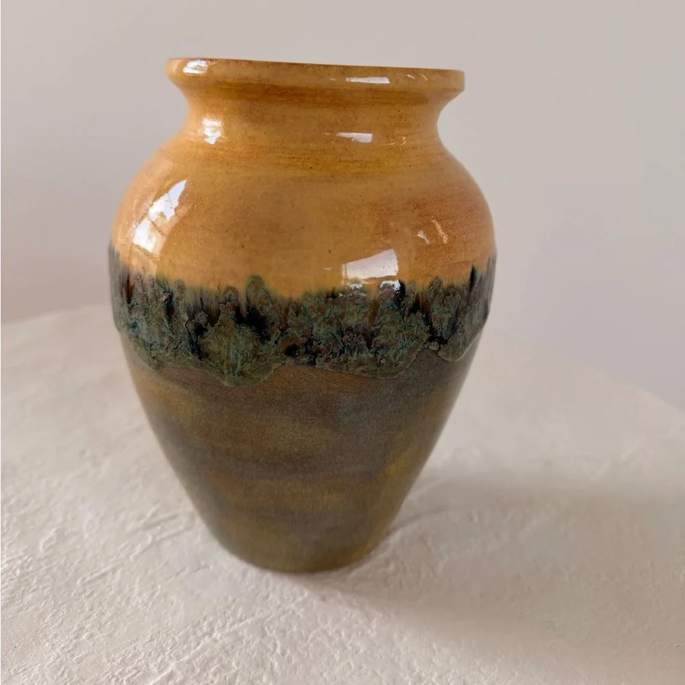 HANDMADE SIGNED STUDIO POTTERY VASE COTTAGE-CORE GREEN/YELLOW BOHO WABI-SABI EUC